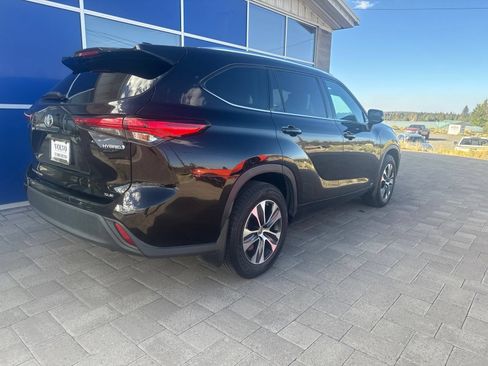 Used 2021 Toyota Highlander XLE AWD/4WD image 7