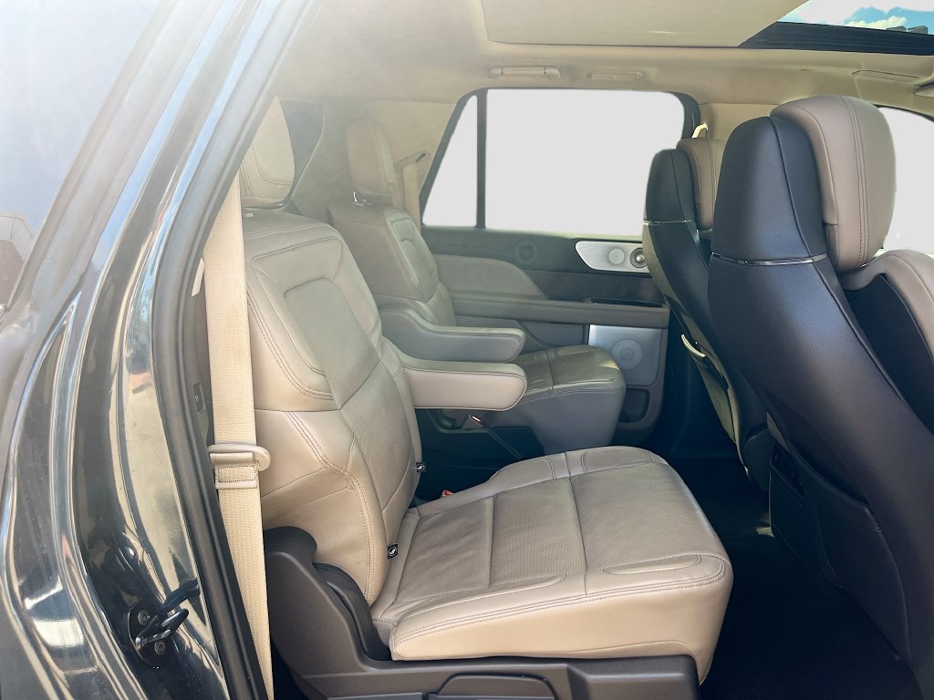 Used 2022 Lincoln Navigator L Reserve AWD/4WD image 31
