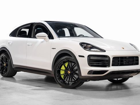 Used 2022 Porsche Cayenne Turbo S image 2