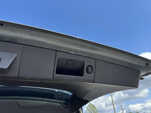 Used 2018 GMC Yukon Denali w/ Denali Ultimate Package image 12