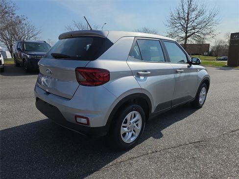 New 2026 Hyundai Venue SE image 4