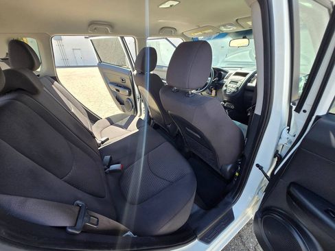 Used 2013 Kia Soul FWD image 30