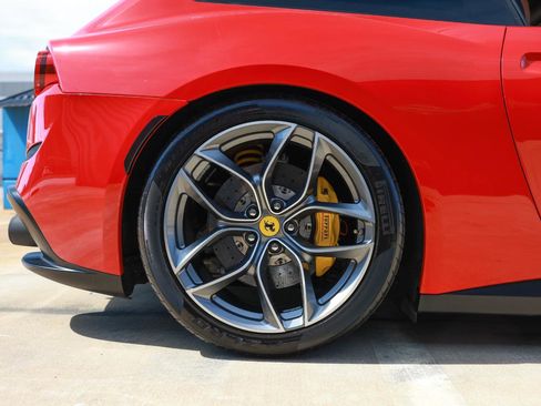 Used 2019 Ferrari GTC4Lusso T image 32