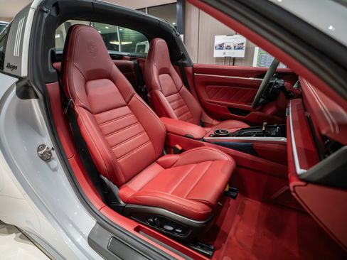 Used 2024 Porsche 911 Targa 4 GTS w/ Premium Package image 33