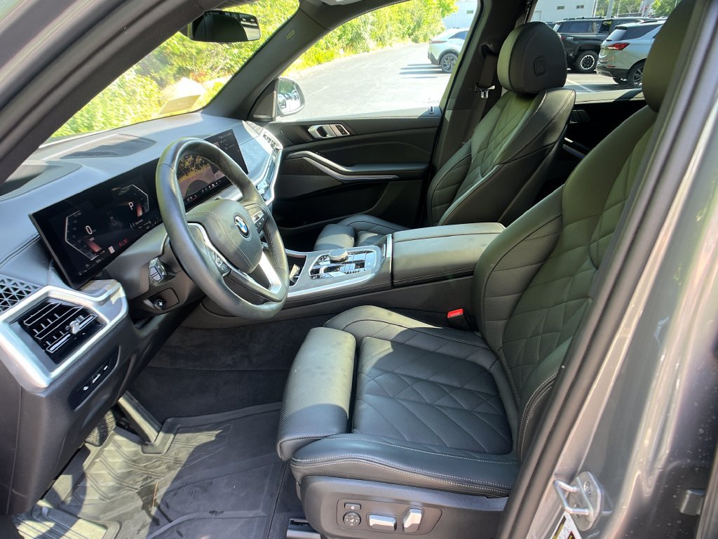 Used 2025 BMW X5 xDrive40i w/ Premium Package AWD/4WD image 9