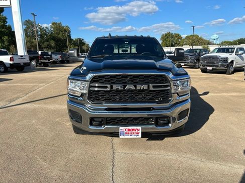 Used 2024 RAM 3500 Tradesman w/ Chrome Appearance Group AWD/4WD image 8