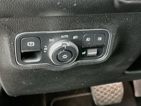 Used 2022 Mercedes-Benz GLB 250 4MATIC w/ Premium Package Lite image 17