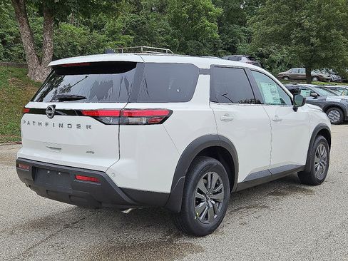 New 2025 Nissan Pathfinder S image 6