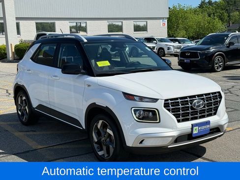 Used 2023 Hyundai Venue Limited FWD image 8