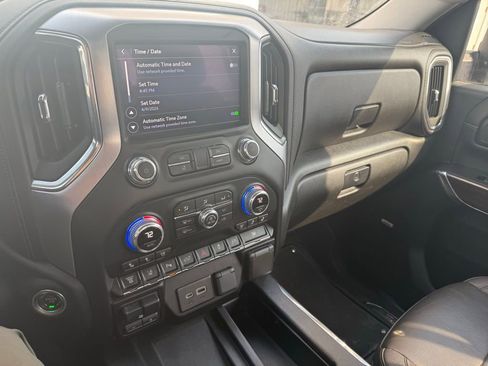 Used 2021 GMC Sierra 3500 SLT w/ SLT Premium Package image 17