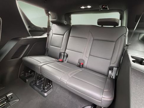 Used 2025 Chevrolet Tahoe High Country AWD/4WD image 33