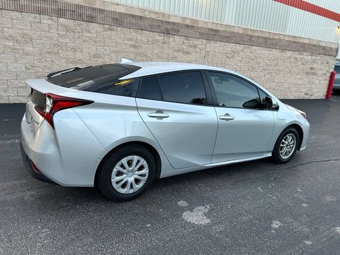 Used 2019 Toyota Prius LE FWD image 6