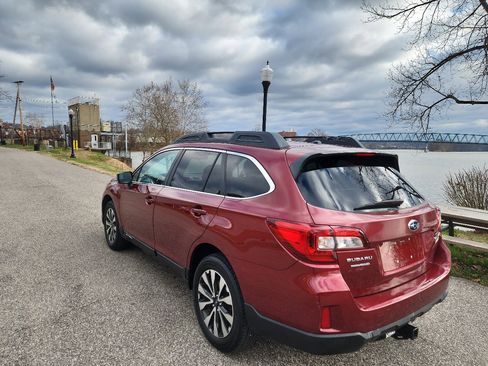 Used 2015 Subaru Outback 2.5i Limited image 3