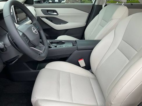 Used 2026 Nissan Rogue SV w/ SV Premium Package FWD image 5