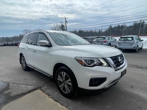 Used 2017 Nissan Pathfinder S image 3
