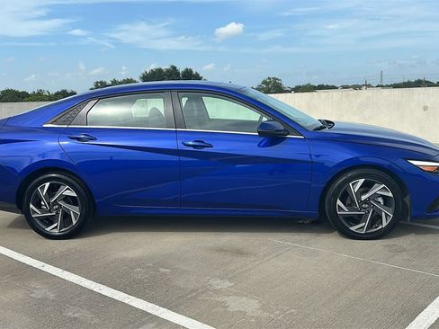 Used 2025 Hyundai Elantra Limited FWD image 14