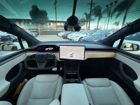 Used 2022 Tesla Model X AWD/4WD image 9