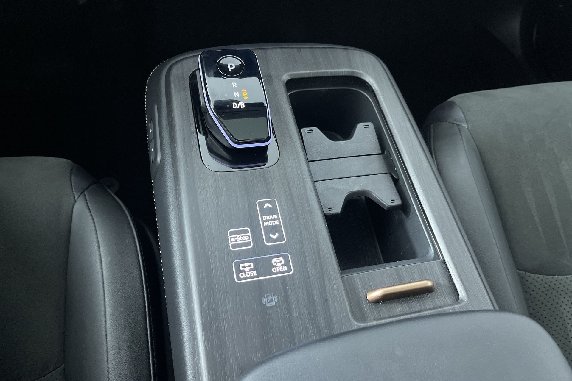 Certified 2024 Nissan Ariya AWD image 22