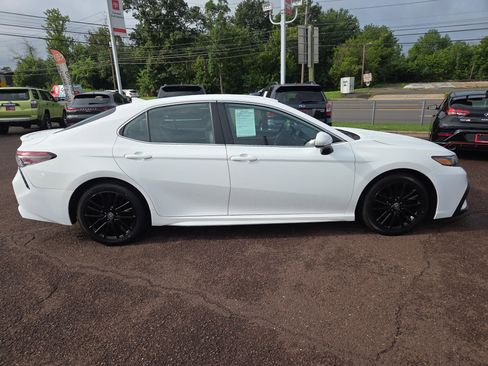 Certified 2021 Toyota Camry SE image 2