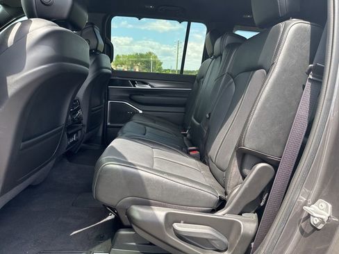 Used 2023 Jeep Wagoneer Series III w/ Convenience Group I image 9