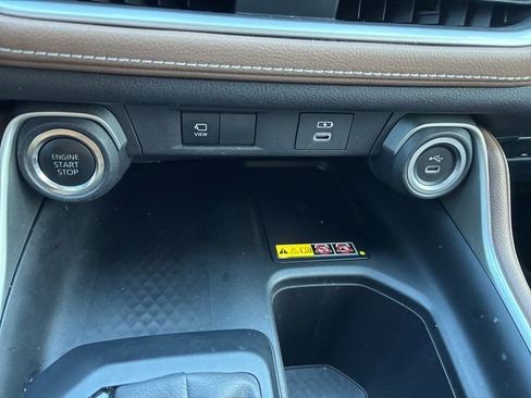 Used 2025 Toyota Grand Highlander AWD image 19