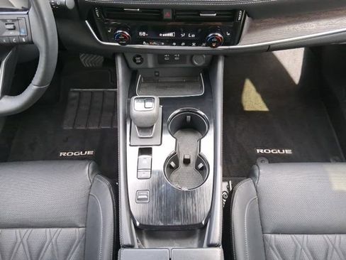 Used 2024 Nissan Rogue Platinum image 14