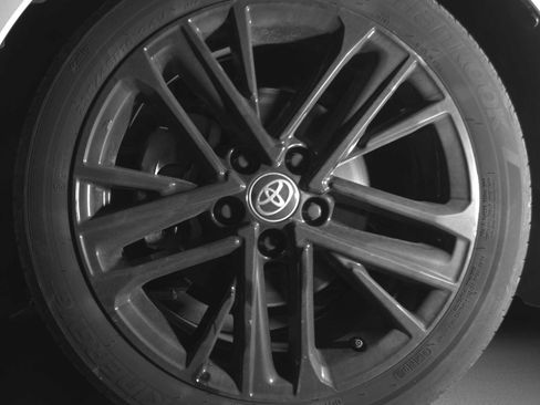 Used 2025 Toyota Camry SE image 10