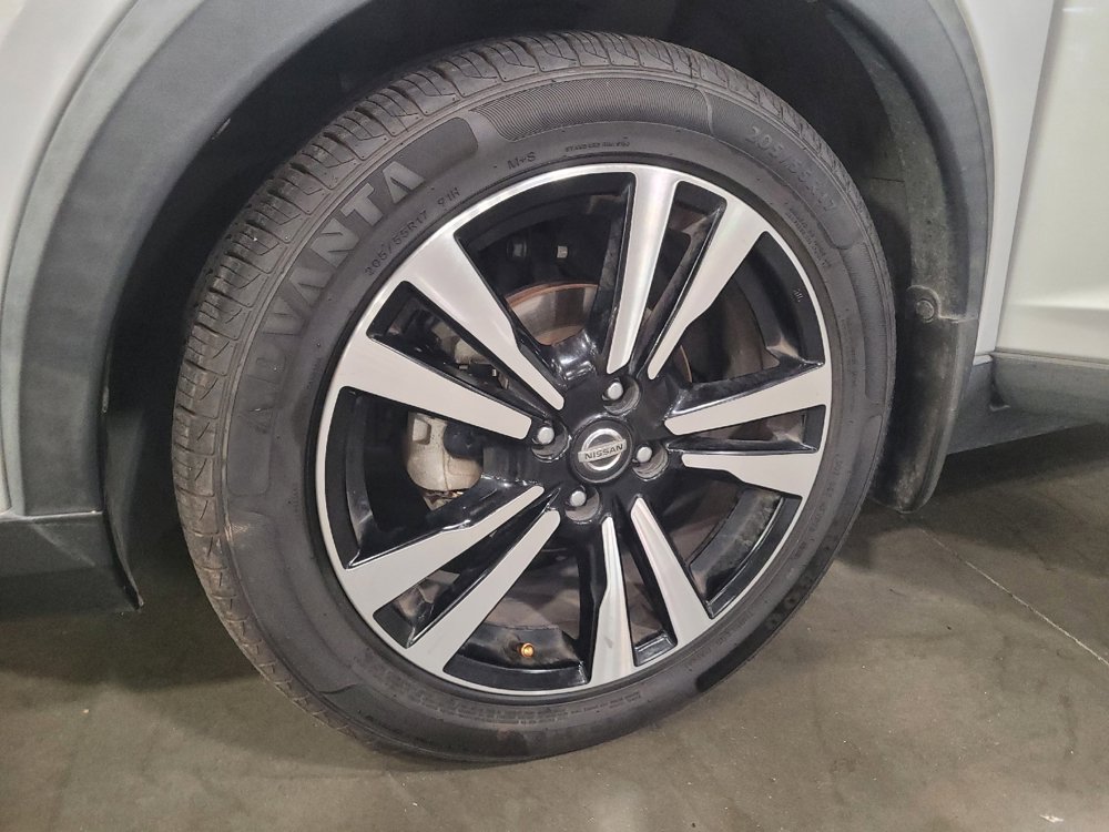 Used 2018 Nissan Kicks SV FWD image 31
