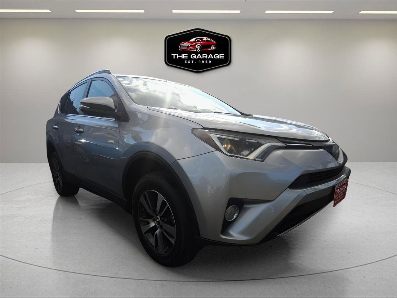 Used 2018 Toyota RAV4 XLE AWD/4WD image 8