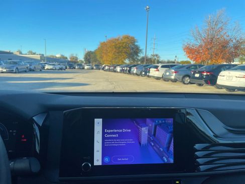 Used 2025 Toyota Camry LE image 18