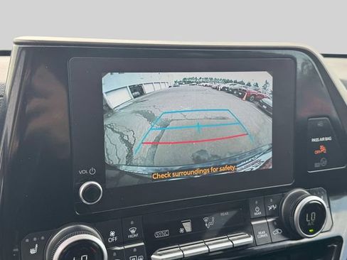 Certified 2025 Toyota Highlander XLE AWD/4WD image 32