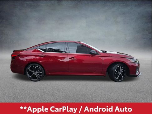 Used 2023 Nissan Altima 2.5 SR w/ SR Premium Package FWD image 3