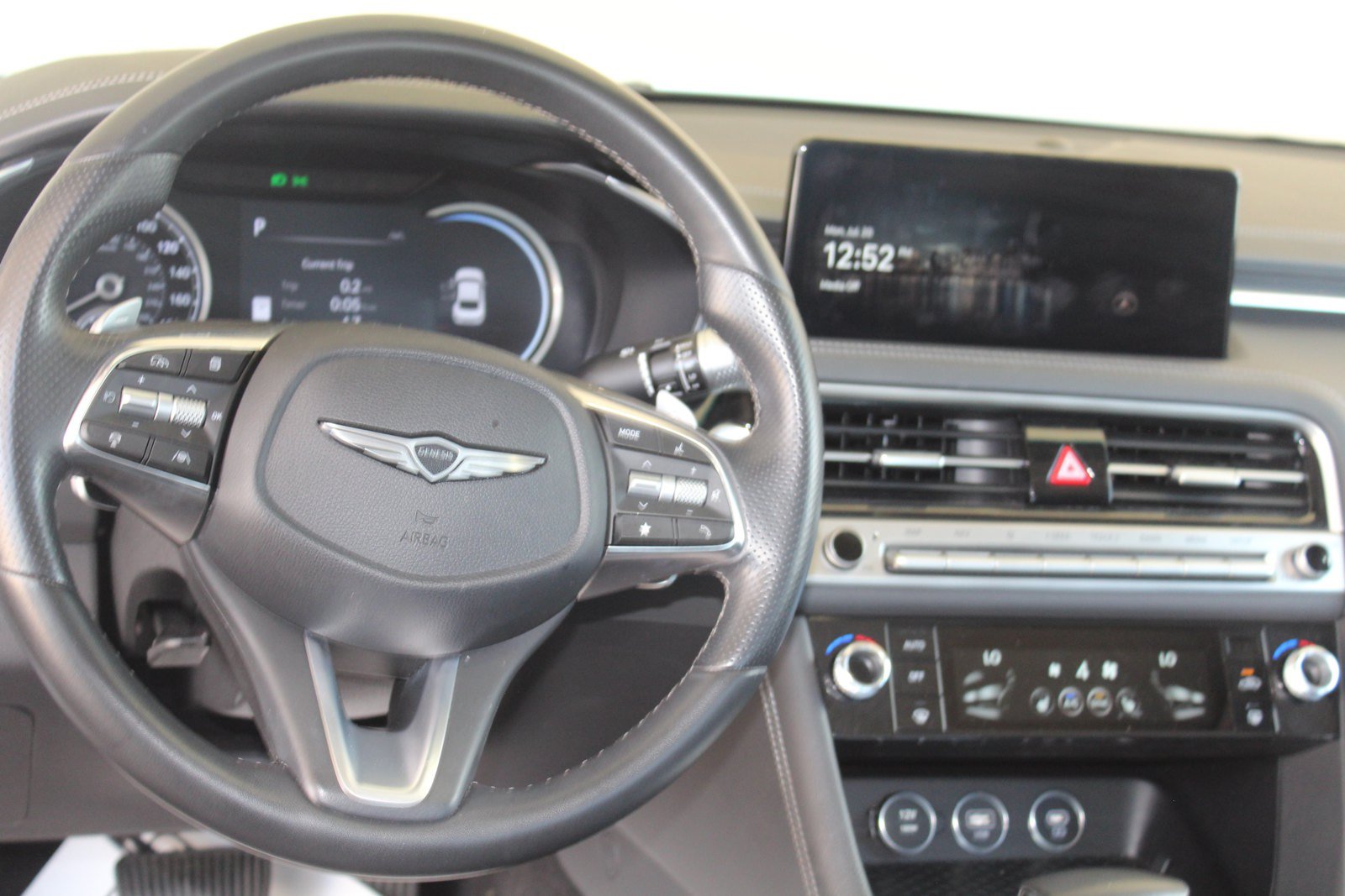 Used 2025 Genesis G70 2.5T RWD image 18