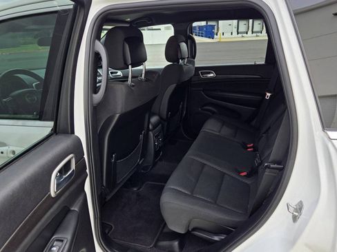 Used 2018 Jeep Grand Cherokee Laredo image 12
