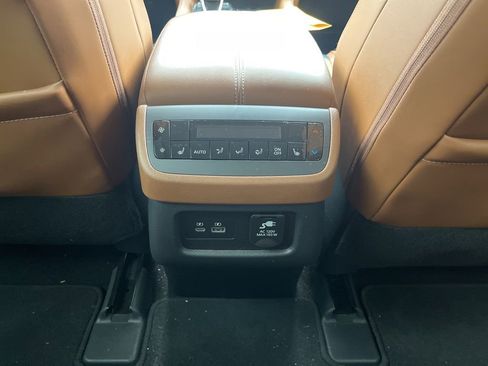 Used 2024 Nissan Pathfinder Platinum AWD/4WD image 24