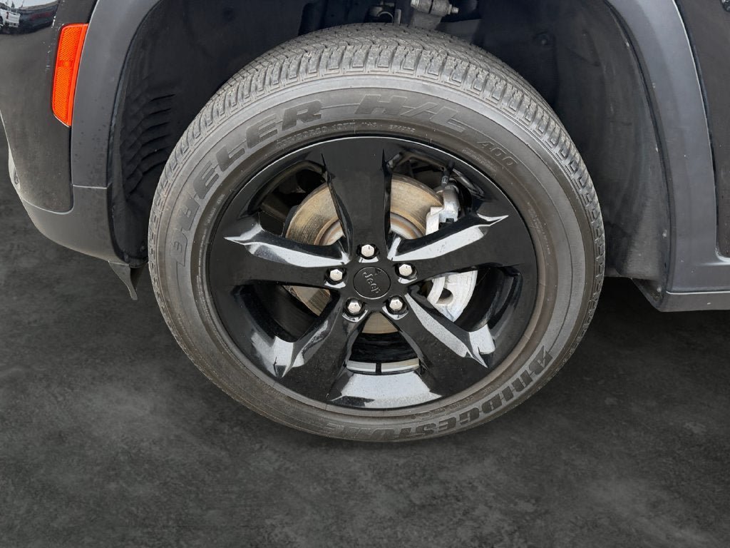Used 2023 Jeep Grand Cherokee Altitude AWD/4WD image 4