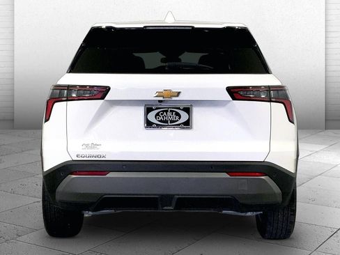 Used 2025 Chevrolet Equinox LT image 3