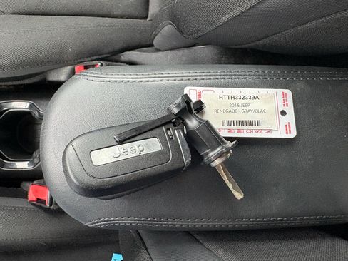 Used 2016 Jeep Renegade Latitude image 35