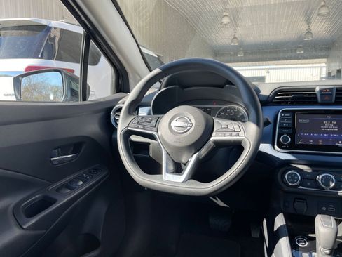 Used 2025 Nissan Versa SV image 32