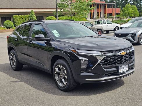 New 2026 Chevrolet Trax LT w/ Driver Confidence Package FWD image 7