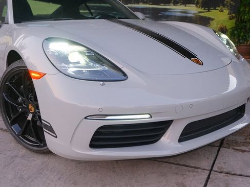 Used 2024 Porsche 718 Cayman image 7