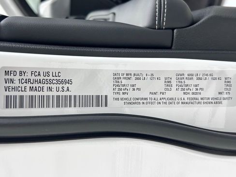 New 2025 Jeep Grand Cherokee Laredo w/ Trailer Tow Package image 29