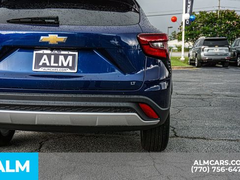Used 2024 Chevrolet Trax LT w/ LT Convenience Package FWD image 17