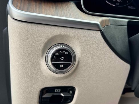 New 2025 Mercedes-Benz C 300 4MATIC Sedan image 24