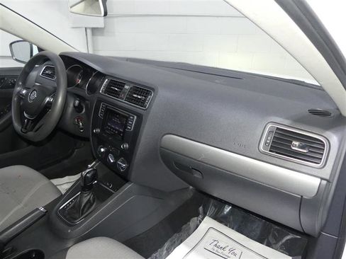 Used 2017 Volkswagen Jetta S image 22
