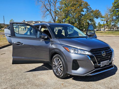 Used 2021 Nissan Kicks SV image 13