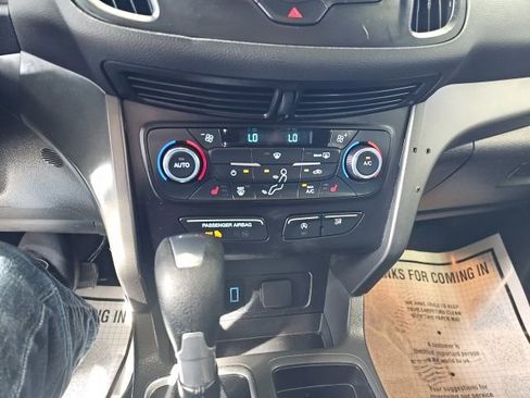 Used 2017 Ford Escape SE image 13