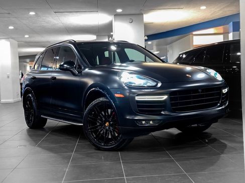 Used 2015 Porsche Cayenne Turbo image 4