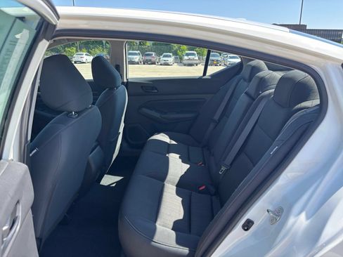 Used 2025 Nissan Altima 2.5 SV FWD image 25