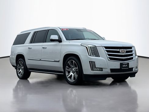 Used 2016 Cadillac Escalade ESV Luxury image 1